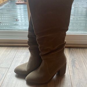 Universal Thread Tan boots